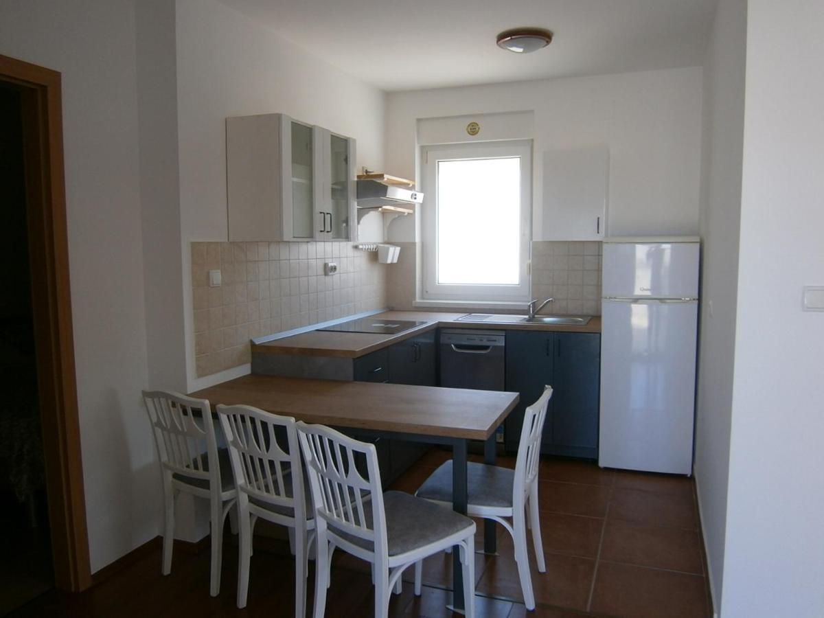 Zobic Family Apartments Rab Town Esterno foto