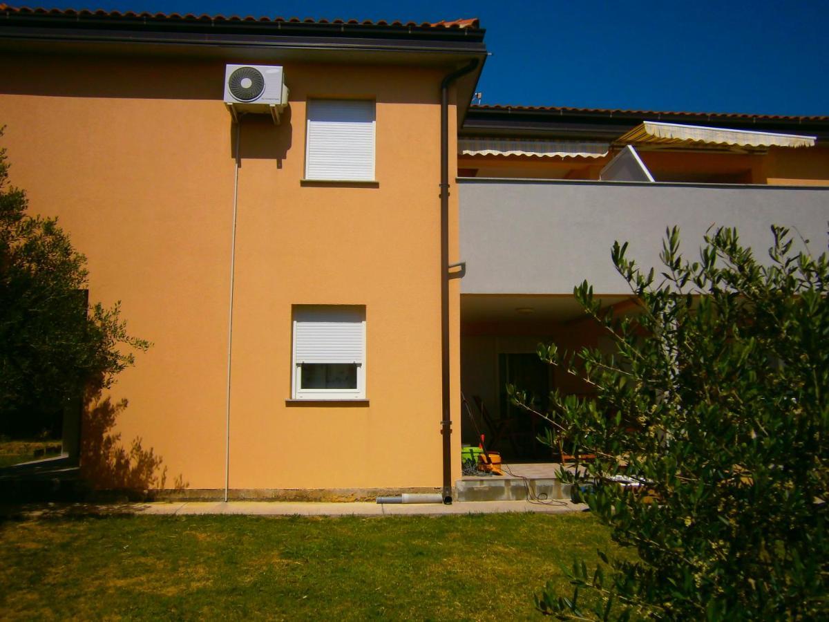 Zobic Family Apartments Rab Town Esterno foto