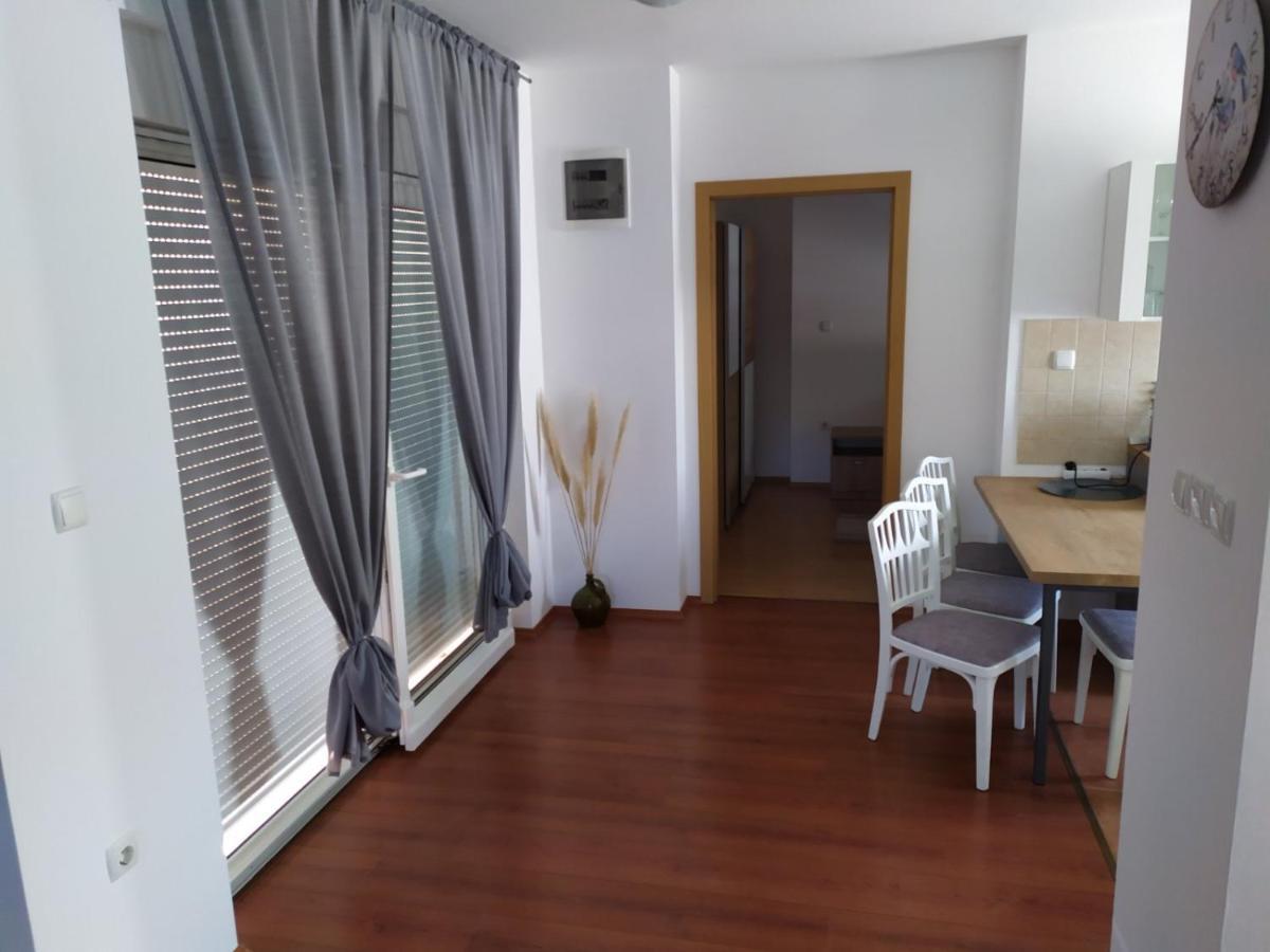 Zobic Family Apartments Rab Town Esterno foto