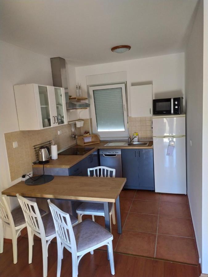 Zobic Family Apartments Rab Town Esterno foto