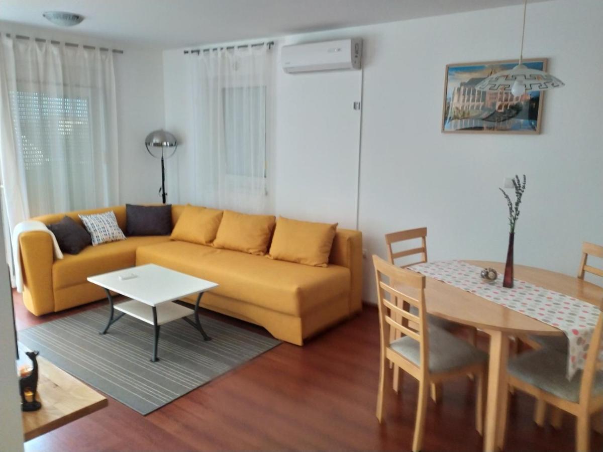 Zobic Family Apartments Rab Town Esterno foto
