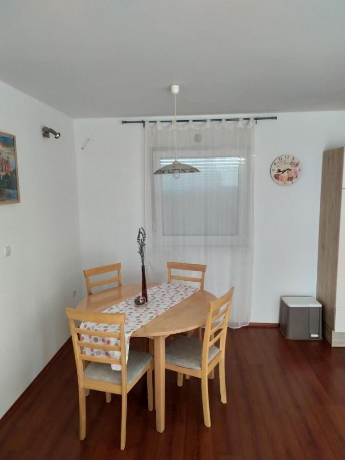 Zobic Family Apartments Rab Town Esterno foto
