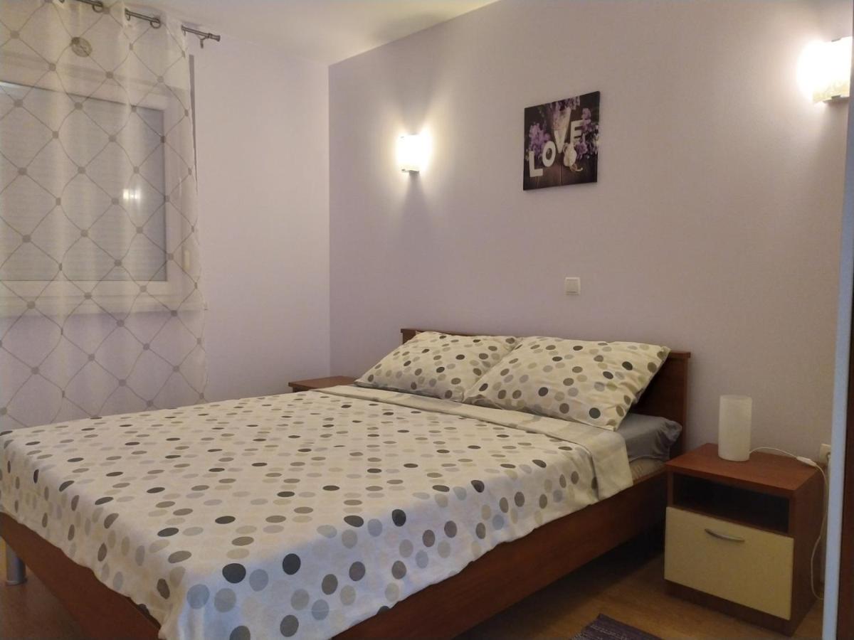Zobic Family Apartments Rab Town Esterno foto