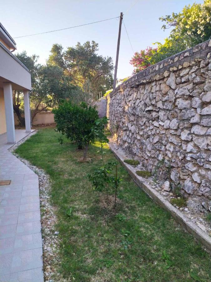 Zobic Family Apartments Rab Town Esterno foto