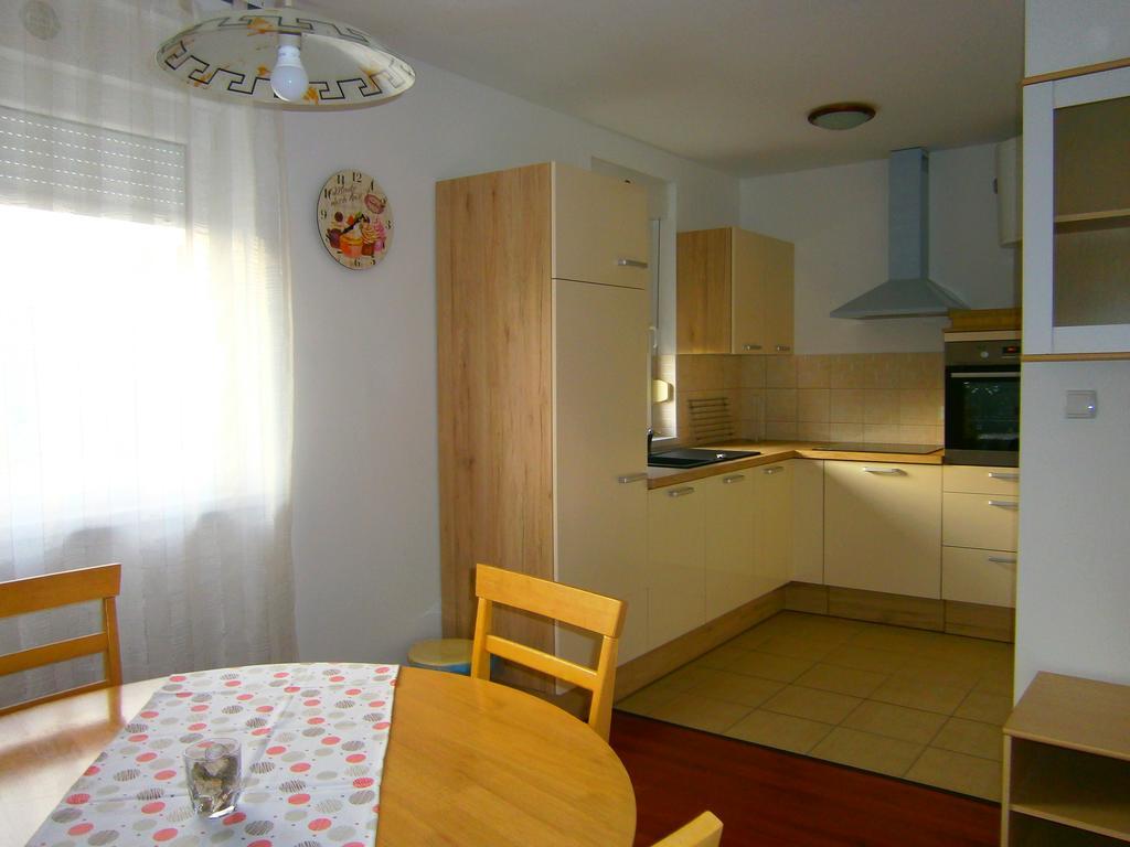 Zobic Family Apartments Rab Town Esterno foto
