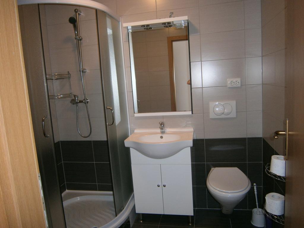 Zobic Family Apartments Rab Town Esterno foto