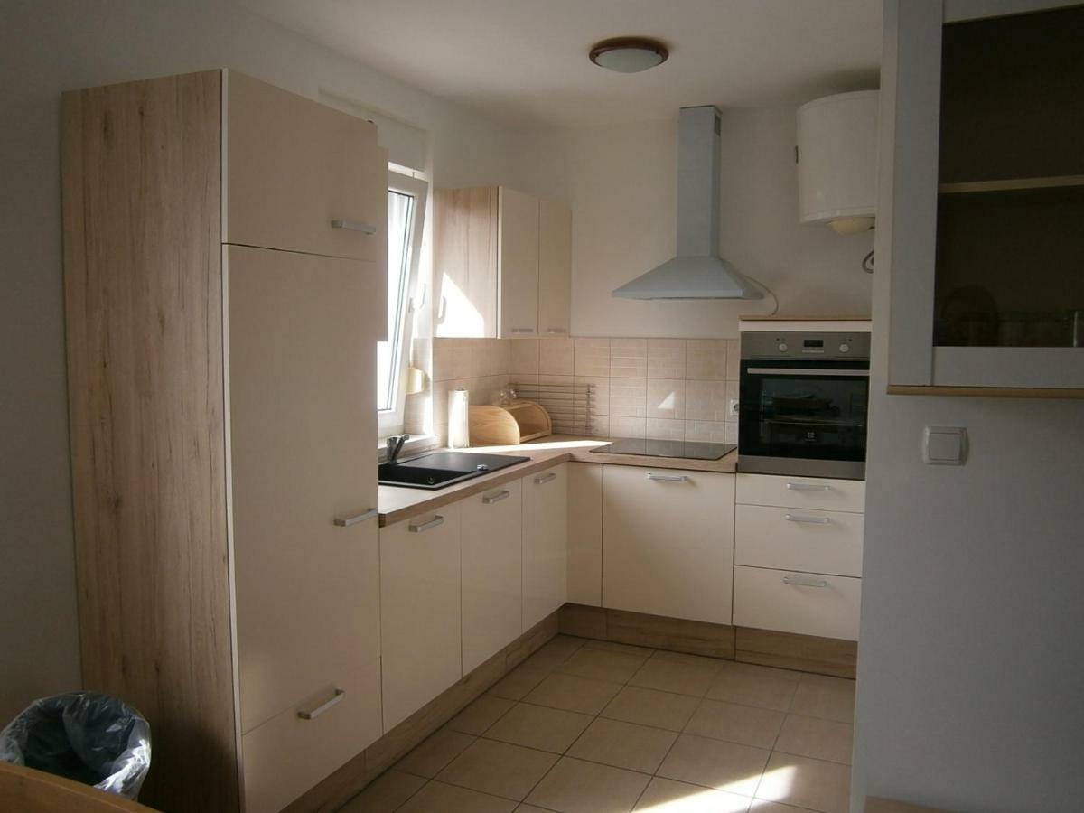 Zobic Family Apartments Rab Town Esterno foto